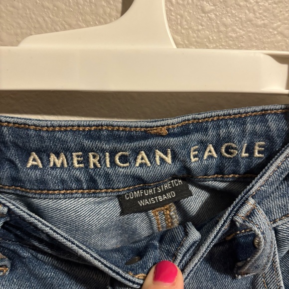 AMERICAN EAGLE Mom Jean Distressed Size 2R - Picture 2 of 6